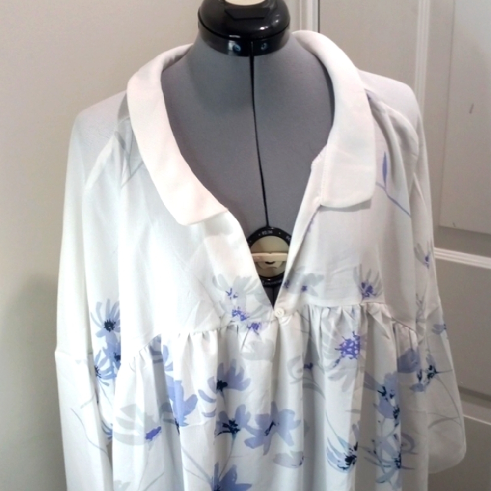 NWOT Just Fashion Now Spring Floral Top V Neck. Size Large - Picture 1 of 9